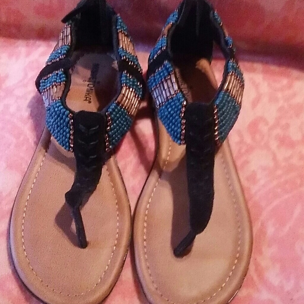 9M Minnetonka Beaded Sandles